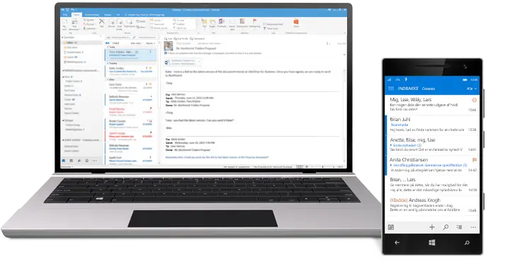 Person arbejder på laptop og mobil med Microsoft 365 overalt