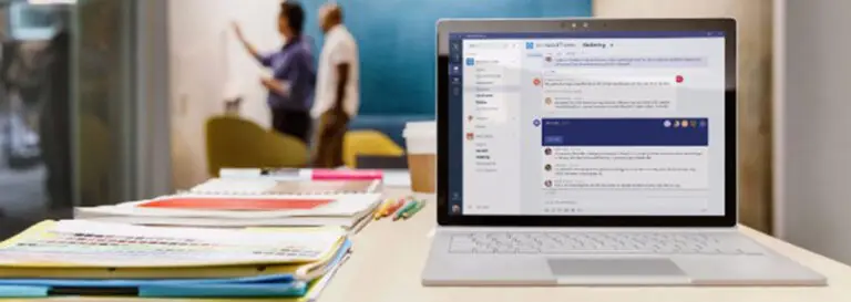 Kolleger holder online møde med Office 365 på bærbar computer